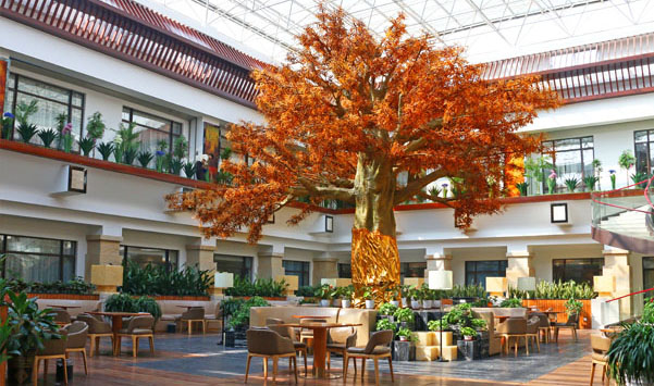 松岗琥珀国际交易市场-5楼世界上最大的琥珀树